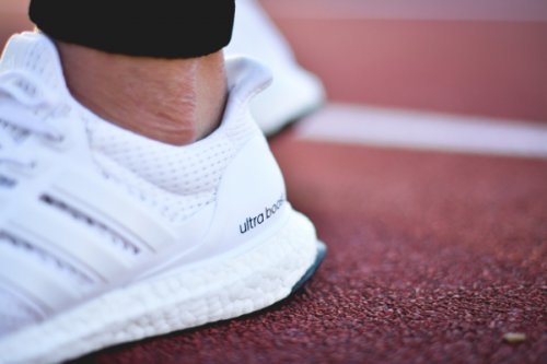 ultra boost blanche et rouge