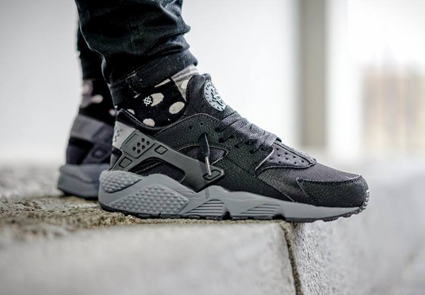 dark gray huaraches