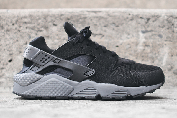 nike air huarache black and grey