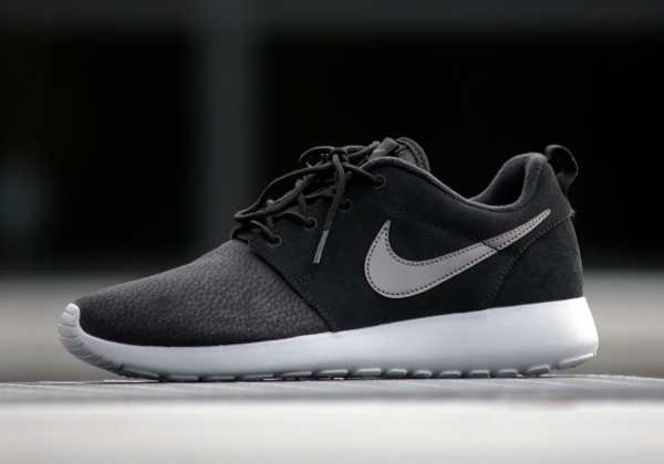 nike roshe run suede