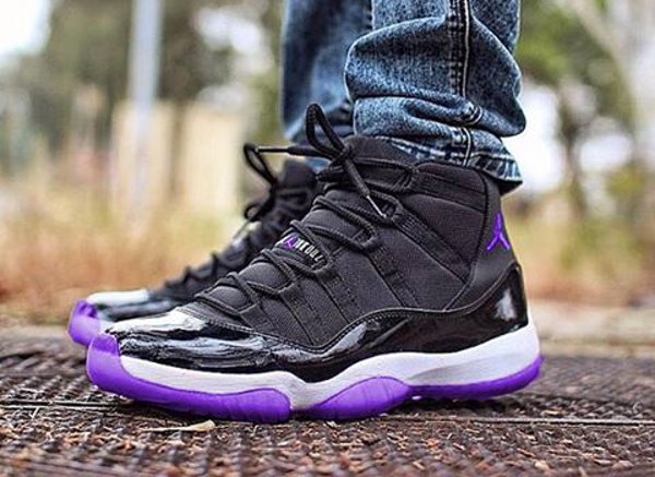 Air Jordan 11 Black Purple