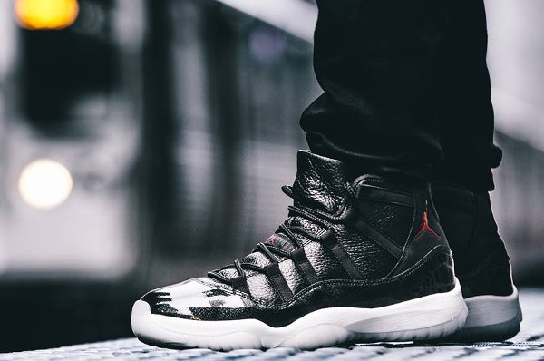 Air Jordan 11 Retro '72-10' Black Gym Red pas cher