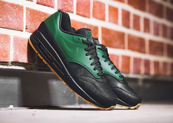 Basket Nike Air Max 1 verte et noire avec semelle gomme (1)