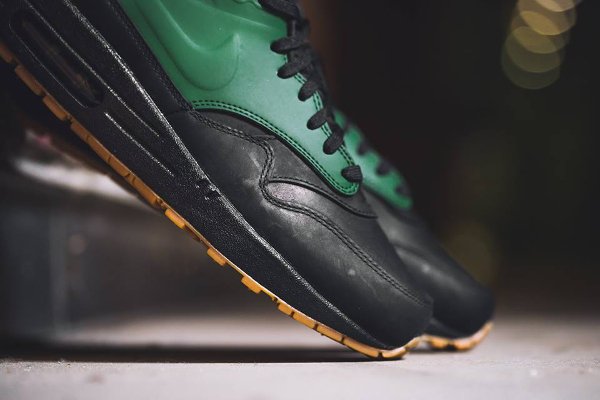 Basket Nike Air Max 1 verte et noire avec semelle gomme (2-1)