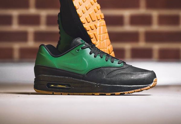 Basket Nike Air Max 1 verte et noire avec semelle gomme (2-3)