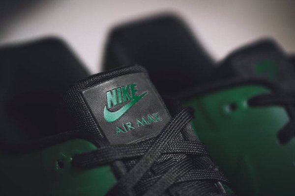 Basket Nike Air Max 1 verte et noire avec semelle gomme (2)