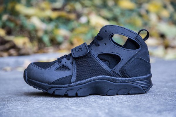 Basket Nike Air Trainer Huarache noire (2)