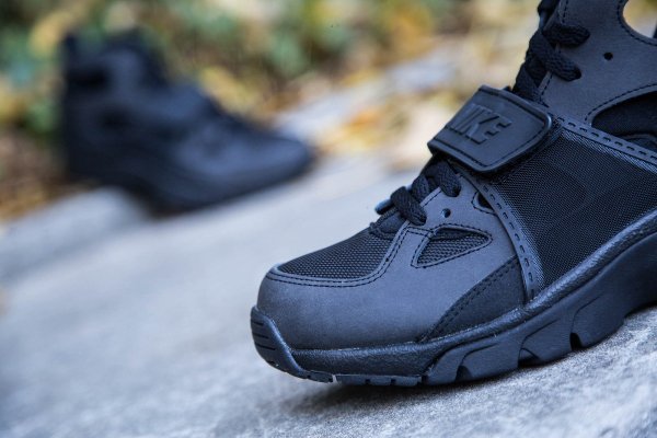 Basket Nike Air Trainer Huarache noire (3)