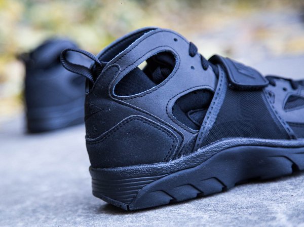 Basket Nike Air Trainer Huarache noire (5)