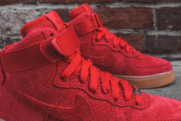 Où acheter la Nike Air Force 1 High Suede Red Gum ?