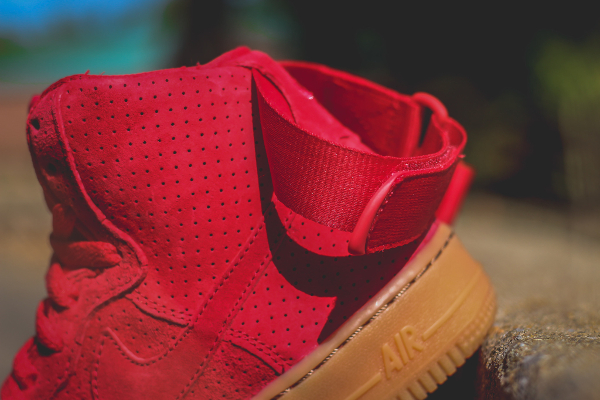 Où acheter la Nike Air Force 1 High Suede Red Gum ?