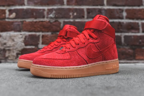 Basket Nike Wmns Air Force 1 montante daim rouge perforé (1-3)