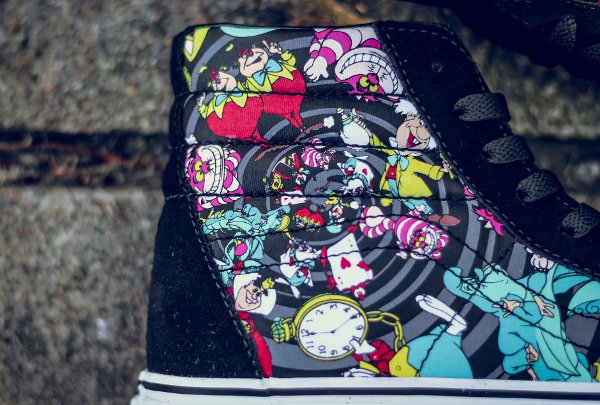 Disney x Vans Sk8 Hi Rabbit Hole (Alice in Wonderland) (1)