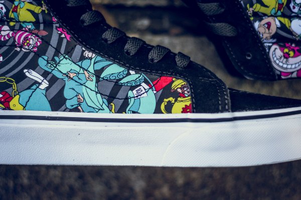 Disney x Vans Sk8 Hi Rabbit Hole (Alice in Wonderland) (2)