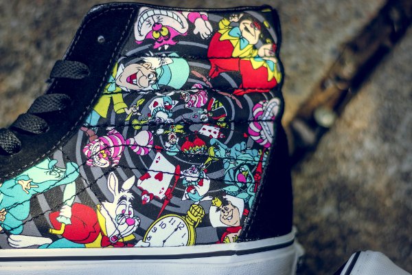 Disney x Vans Sk8 Hi Rabbit Hole (Alice in Wonderland) (3)