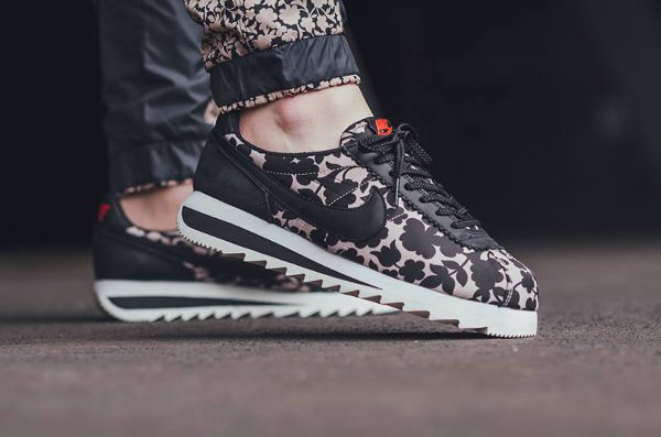 Liberty x Nike Cortez Epic QS Floral Tan Cameo (1)