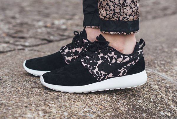 Liberty x Nike Roshe Run QS Floral Tan Cameo (2)