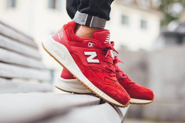 New Balance M530AAF Running 90's Solid cuir et suède rouge avec semelle gomme (1)