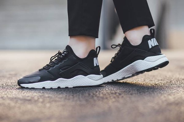 Nike Air Huarache Ultra Run Black White pas cher (2)