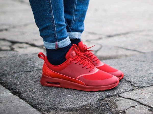 Nike Air Max Thea Triple Red Ruby pas cher (1)