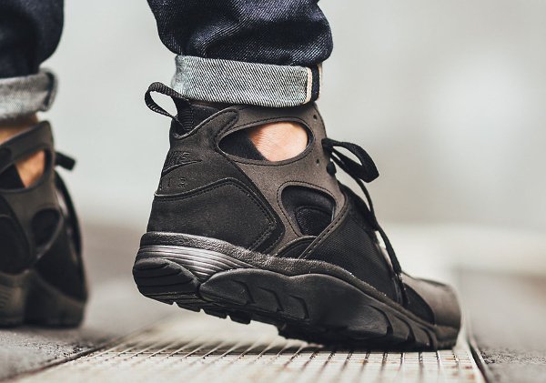 Nike Air Trainer Huarache Triple Black pas cher (3)