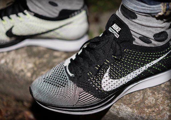 Nike Flyknit Racer Black White Neon pas cher (3)