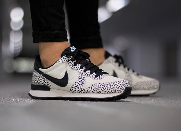 Nike Internationalist Safari White Black Light Gum (femme) (2)