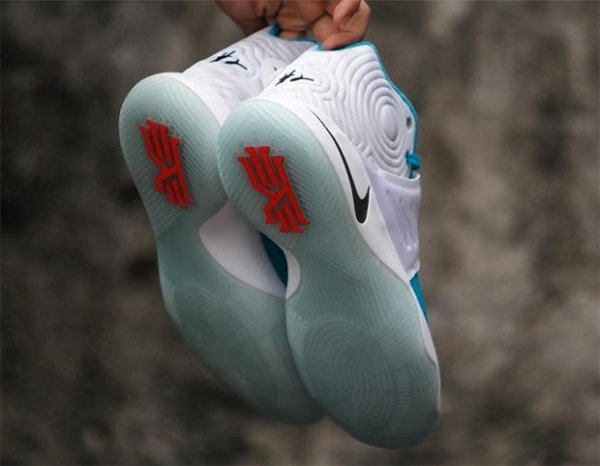 Nike Kyrie 2 Christmas Abominable Snowman (7)