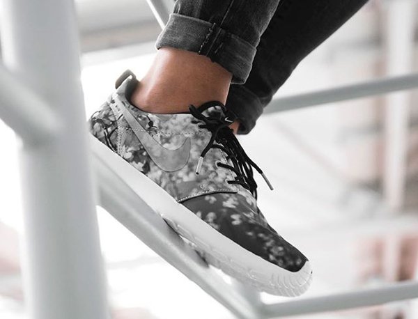 Nike Roshe Run Cherry Blossom Wolf Grey pour femme (3)