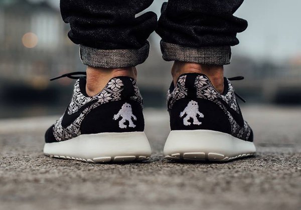 Nike Roshe Run Winter Christmas Yeti Sweater noire (1)