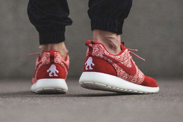 Nike Roshe Run Winter Christmas Yeti Sweater rouge (1)