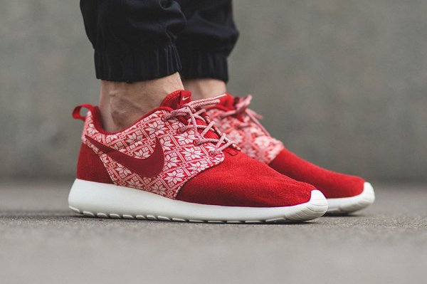 Nike Roshe Run Winter Christmas Yeti Sweater rouge (2)