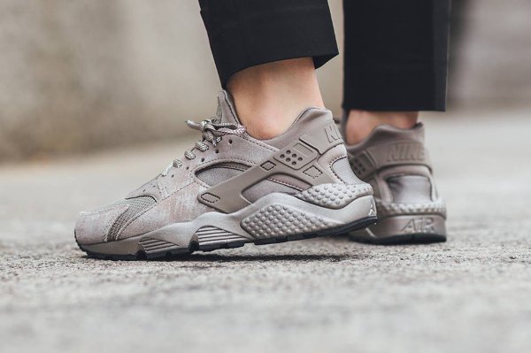 Nike Wmns Air Premium Huarache Run Iron pour femme (3)