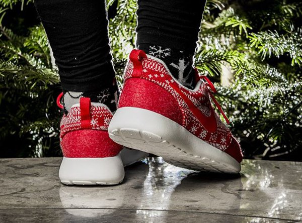 Nike Wmns Roshe One Winter University Red (5)