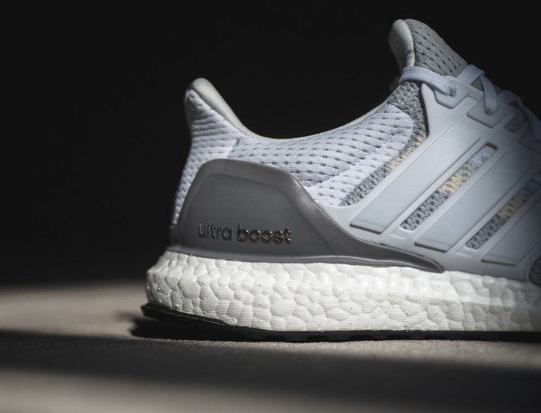 basket Adidas Wmns Ultra Boost grise et blanche pour femme (10)