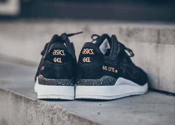 basket Asics Gel Lyte III daim noir et doré (3)