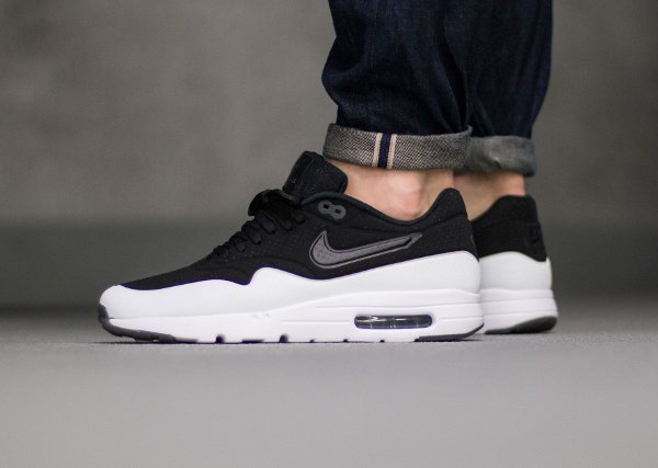 basket Nike Air Max 1 Ultra Moire Split Black White pas cher (1)