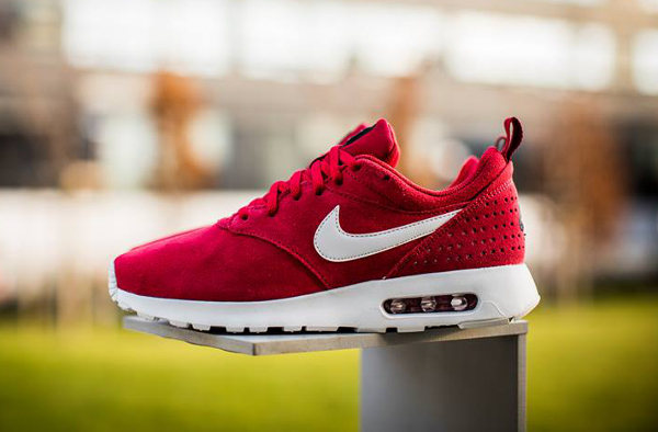 Nike Air Max Tavas Leather Gym Red