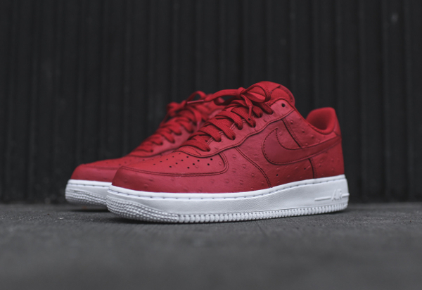 Nike Air Force 1 Low '07 LV8 Red Ostrich pas cher ...