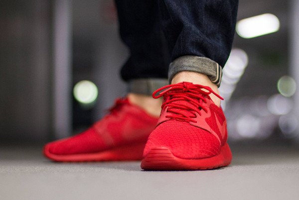 Nike Roshe Run Hyperfuse Triple Red pas cher (2)