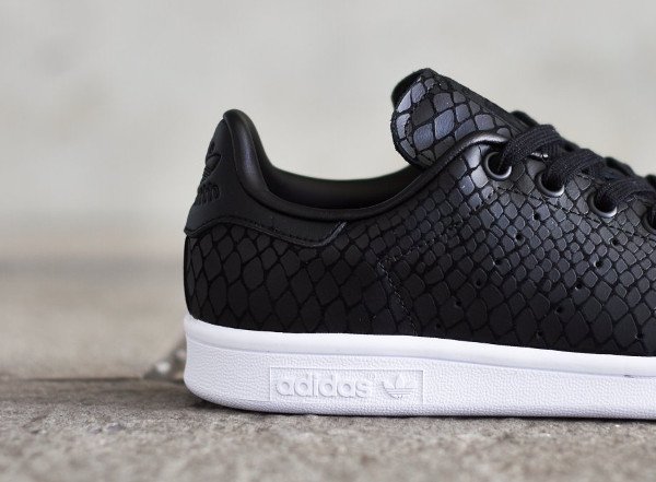 stan smith black reptile