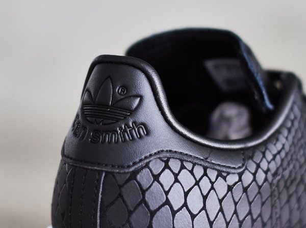 stan smith black reptile