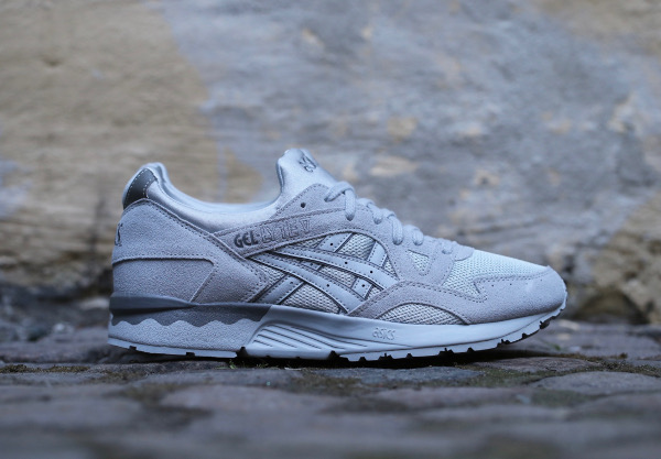 asics grise et bleu