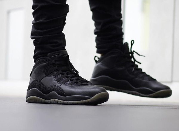 Drake x Air Jordan 10 Retro OVO Black Metallic Gold pas cher (1)