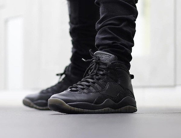 Drake x Air Jordan 10 Retro OVO Black Metallic Gold pas cher (2)