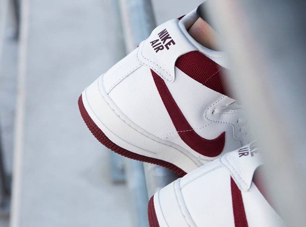 Nike Air Force 1 High Retro QS Team Red pas cher (3)