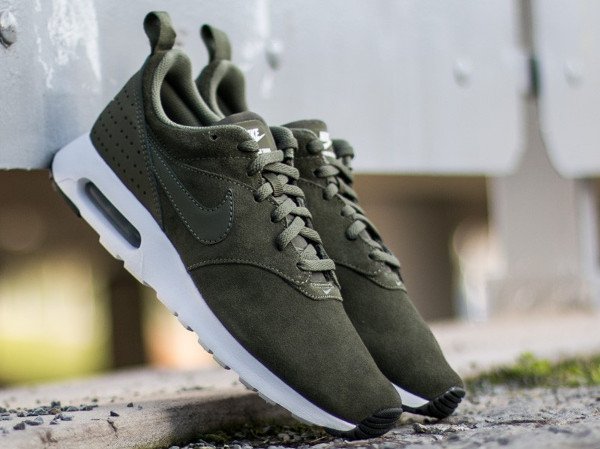 Nike Air Max Tavas Leather Medium Olive 1 600x449