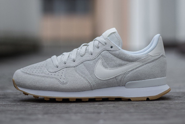 nike internationalist phantom white