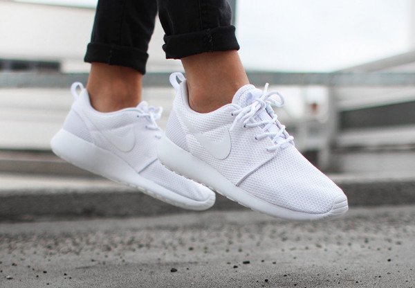 Nike Roshe Run Blanche (Triple White) femme pas cher