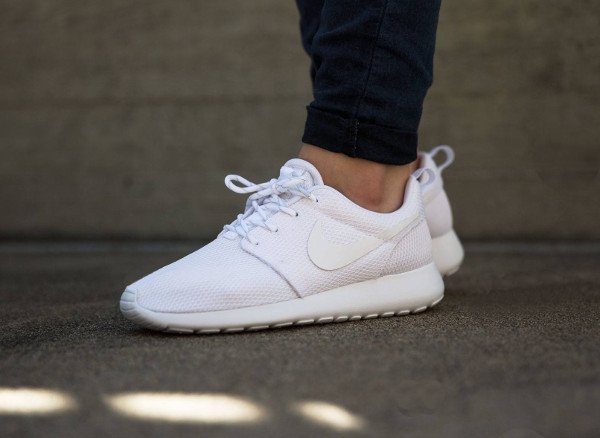 Nike Roshe Run Blanche (Triple White) homme pas cher